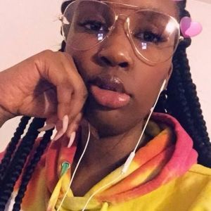 Meet your Posher, Latara